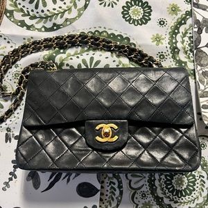 Vintage Chanel classic medium flap bag
